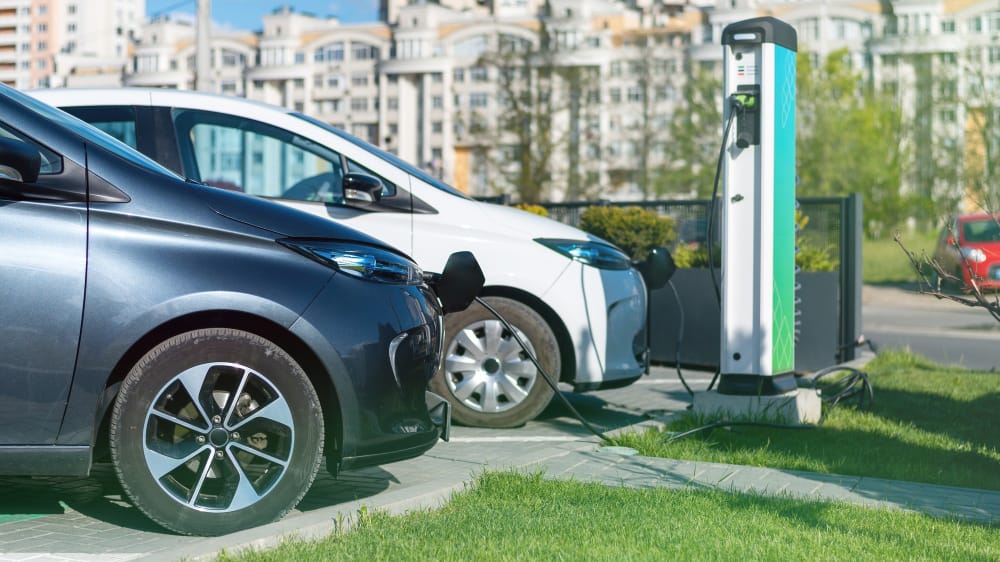 Mașini electrice vs. hibride