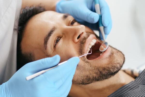 Băuturile carbogazoase și dinții: cum afectează acizii smalțul dentar