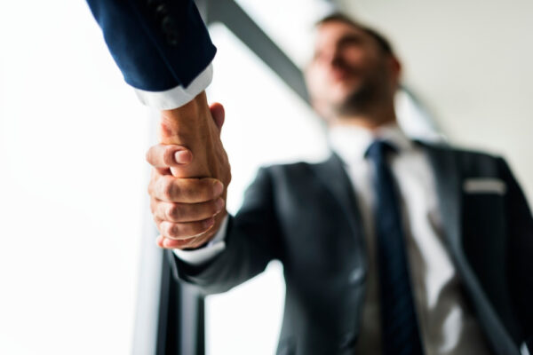 Negocierea contractelor B2B: 5 tactici care măresc profitul
